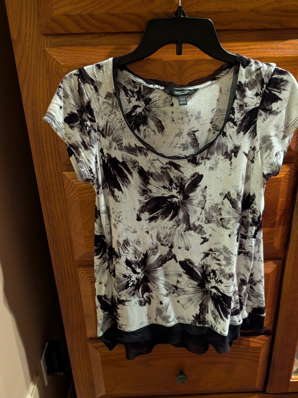 Simply Vera, Vera Wang, white and black flowered top